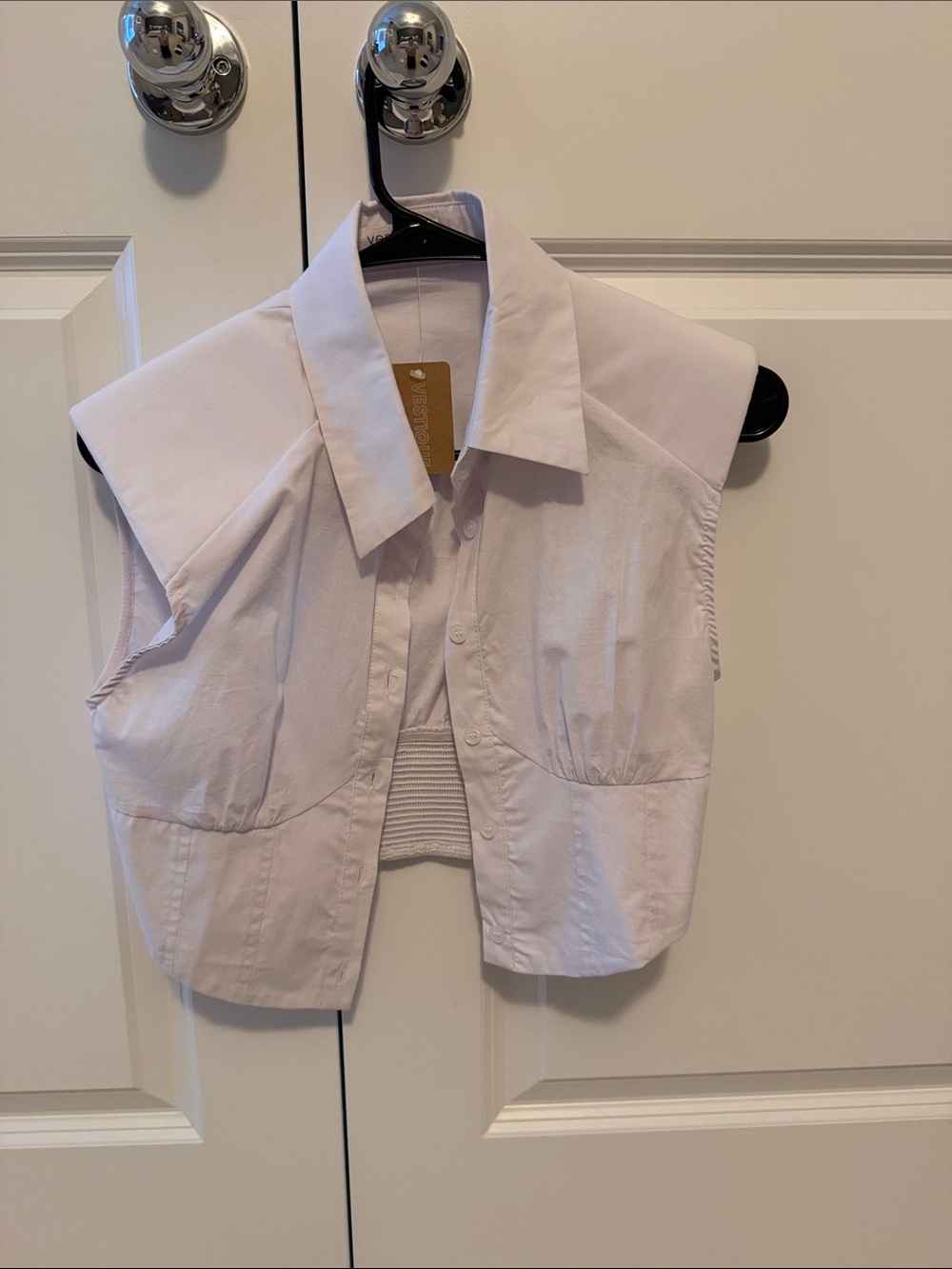 White Sleeveless Button-Front Shirt - Classic Collar
